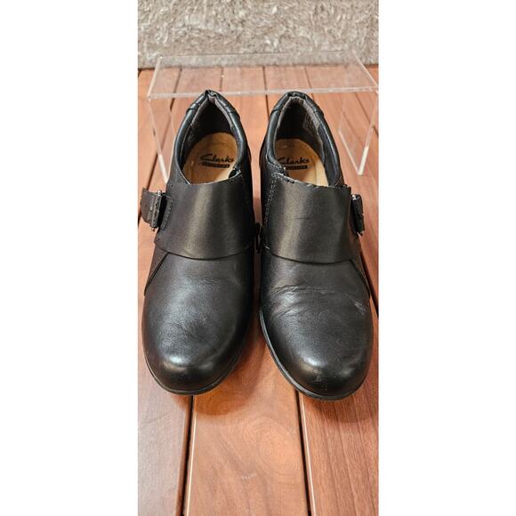 Collection By Clarks Comfort Womens Sz 6.5M Black Loafers Heels Side Zip - Picture 2 of 5